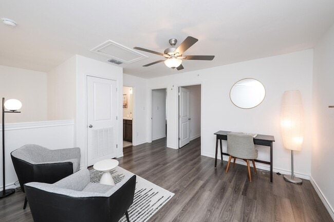 Building Photo - 9902 Bijan Dr