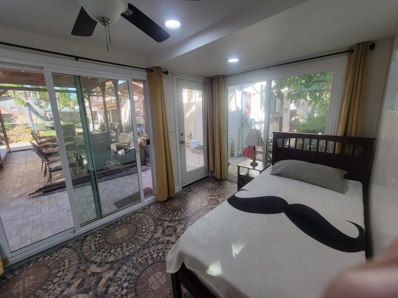 Building Photo - 11001 Darby Ave