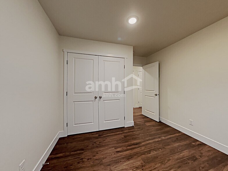 Building Photo - 33098 Glacier Ave SE