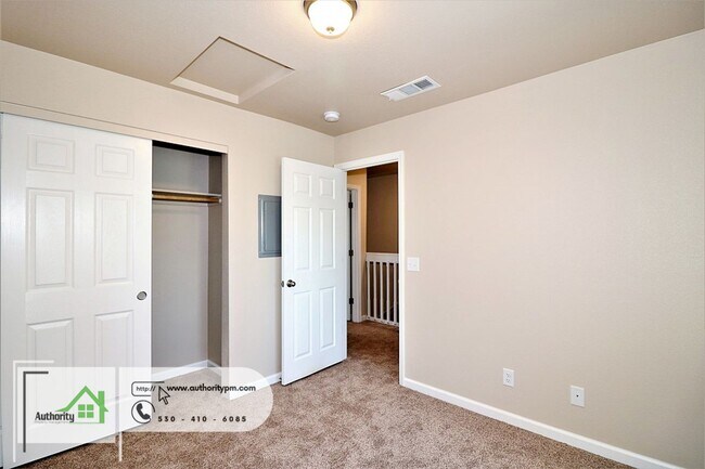 Building Photo - 2750 Shasta View Dr