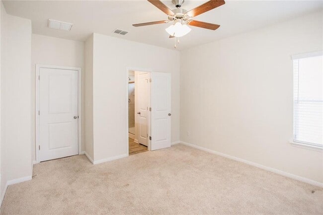 Building Photo - 242 Mossycup Dr
