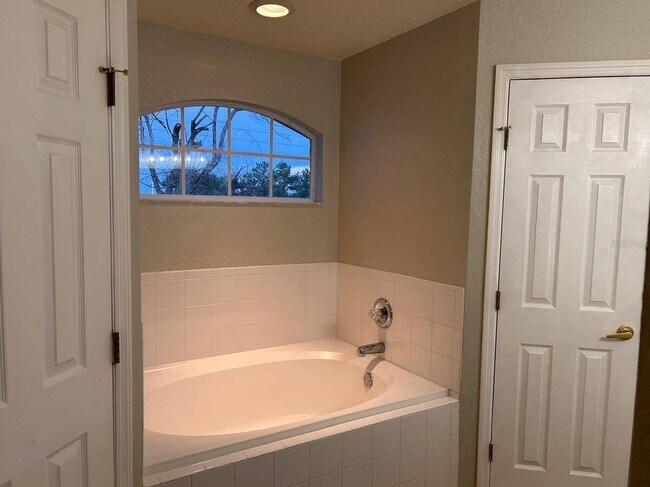 Building Photo - 669 Sierra Cir