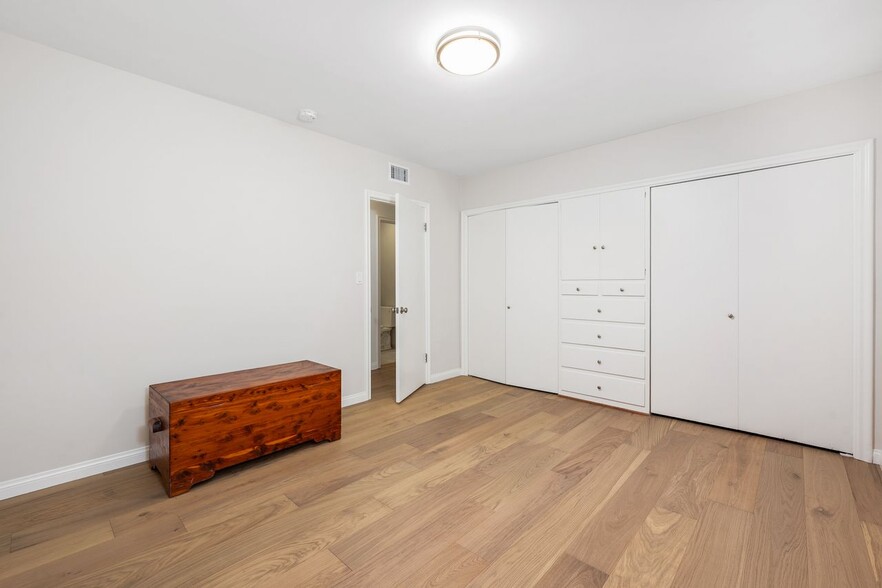 Building Photo - 6204 S Corning Ave