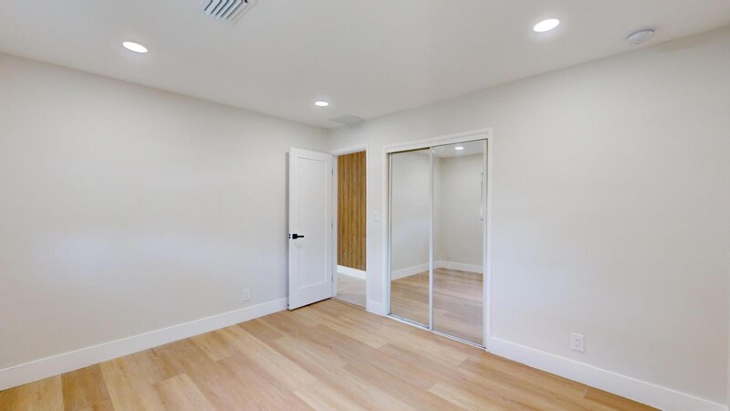 Building Photo - 4708 SW 33rd Ave