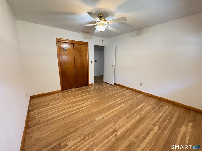 Building Photo - 967 Derby-Milford Rd