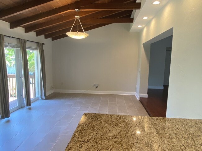 Building Photo - 300 NE 17th Ave