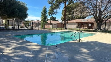 Building Photo - ONE BEDROOM ONE BATHROOM APARTMENT AVAILABLE FOR RENT !!!