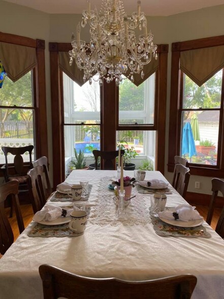 Building Photo - 819 Hackberry St