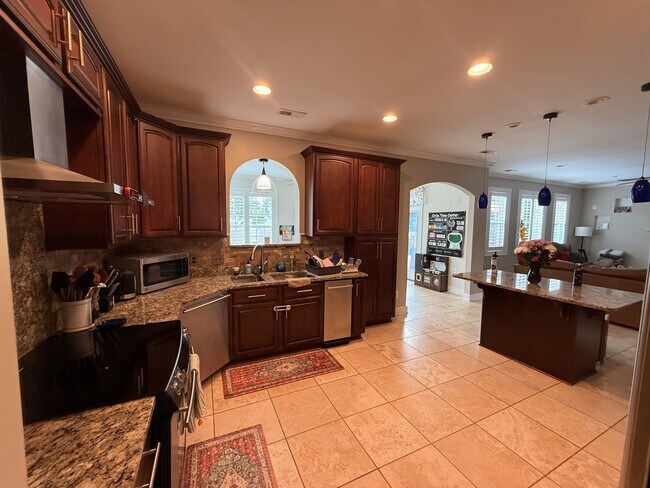 Building Photo - 704 Stagecoach Dr
