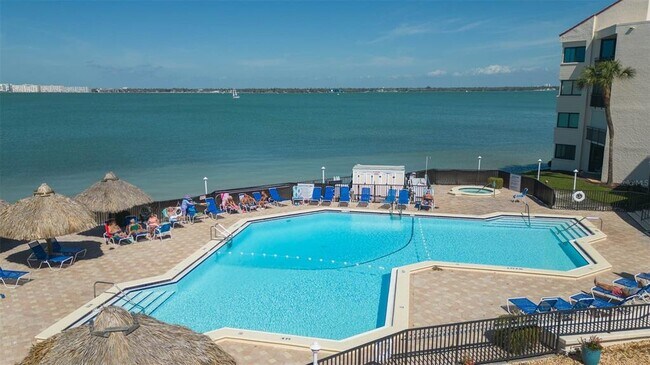 Building Photo - 5729 Del Sol Blvd