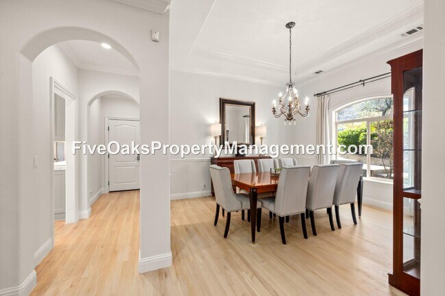 Building Photo - 5185 Mertola Dr