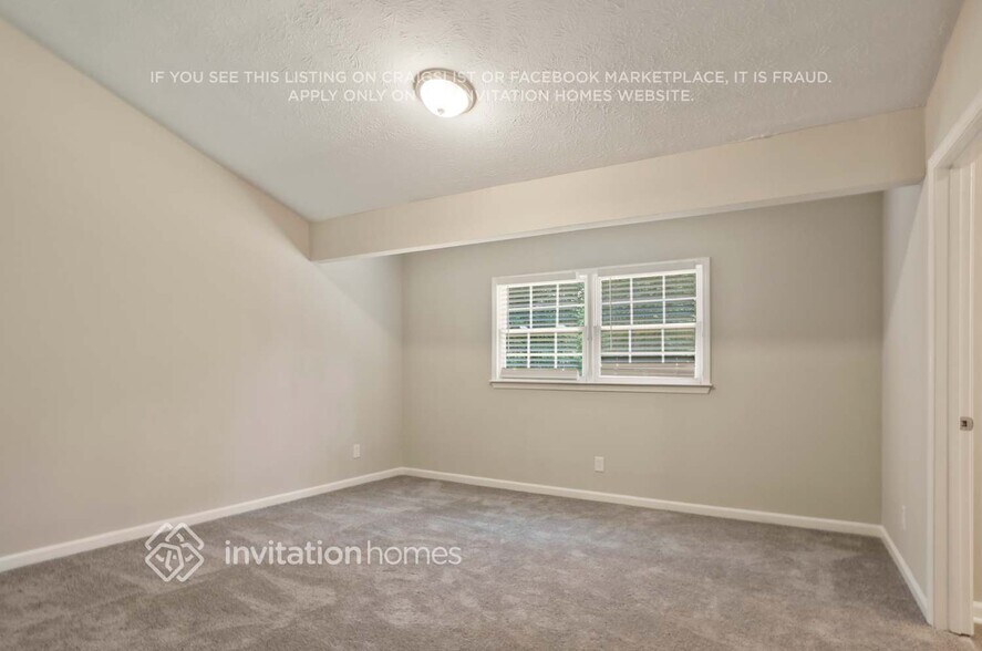 Building Photo - 5884 Four Winds Dr SW