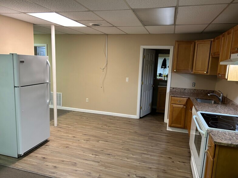 Building Photo - 58 Manville Hill Rd