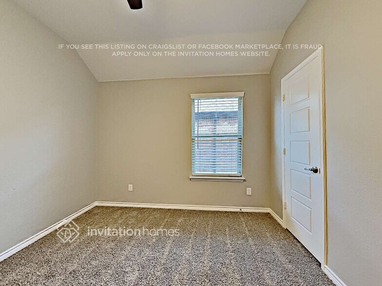 Building Photo - 717 Jamestown Ln