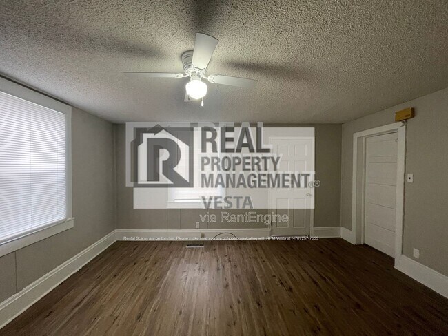 Building Photo - 110 W Ridge Cir