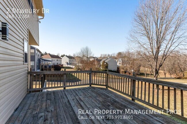 Building Photo - 2 Newbury Dr