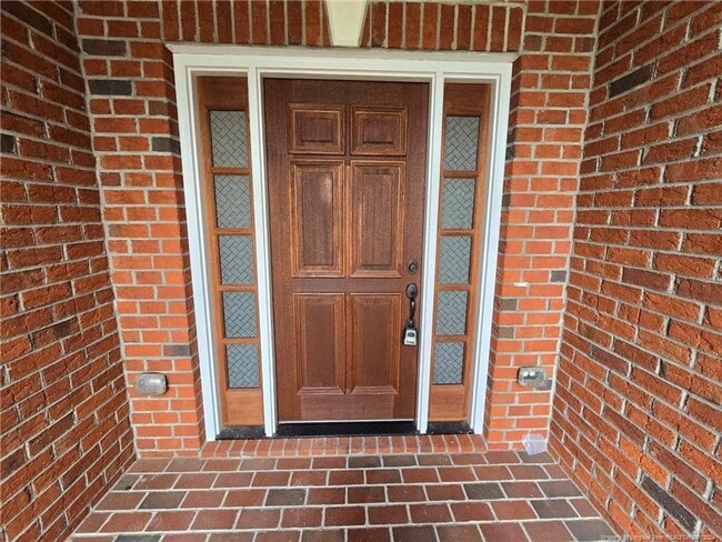 Building Photo - Rental in gated Gates Four!