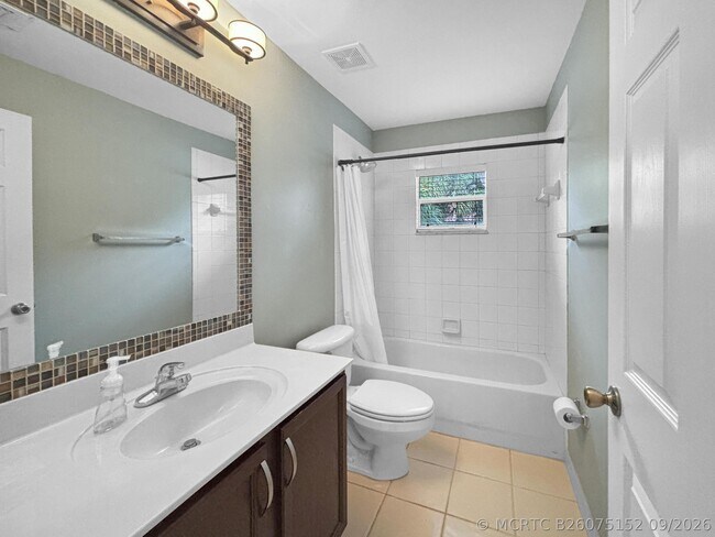Building Photo - 4528 Thornwood Cir
