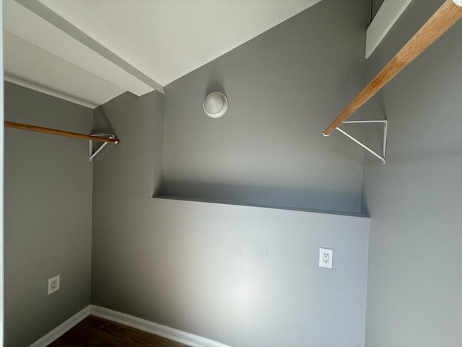 Building Photo - 94 4th Ave