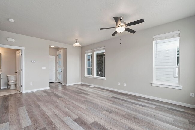 Building Photo - Charming & Modern Townhouse in Meridian!