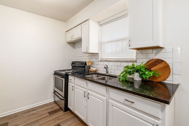 Building Photo - 2 Bed 1 Bath Apartment in Columbus!