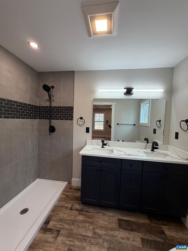 Building Photo - 487 Montreal Ln