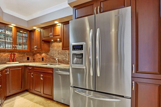 Building Photo - 5420 N Ocean Dr