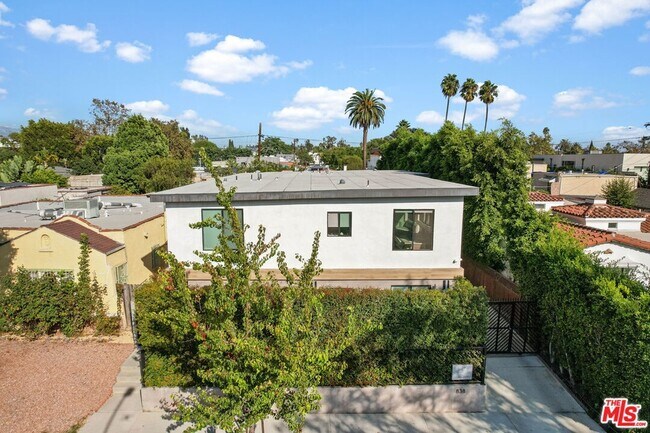 Building Photo - 838 N Mansfield Ave