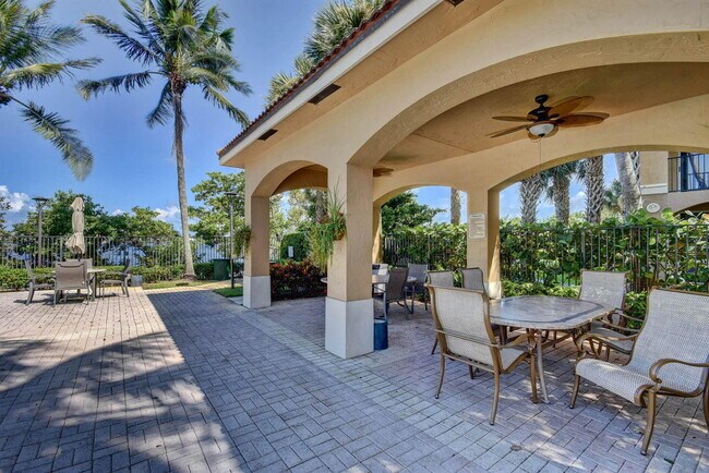 Building Photo - 1100 Scotia Dr