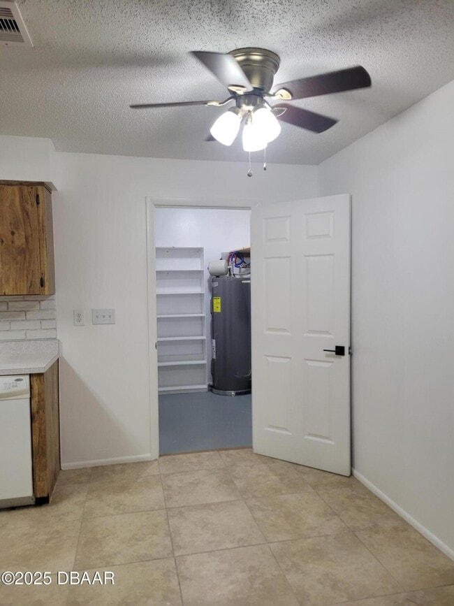 Building Photo - 1112 5th St