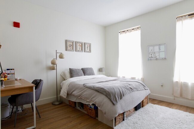 Second spacious bedroom - 60 Winooski Falls Way