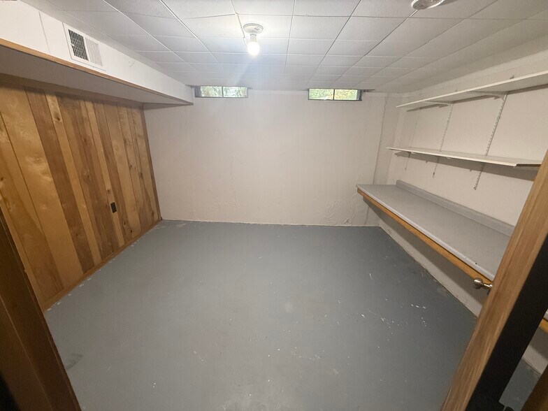 Basement room 1 - 6095 S Mohawk Ave