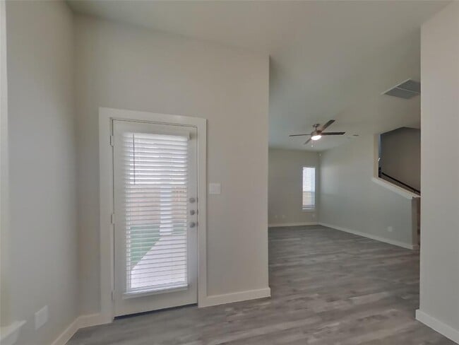 Building Photo - 9835 Willow Creek Commerce Dr