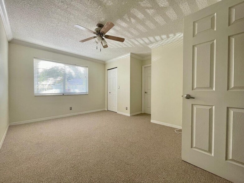 Building Photo - 1146 SW 44th Way