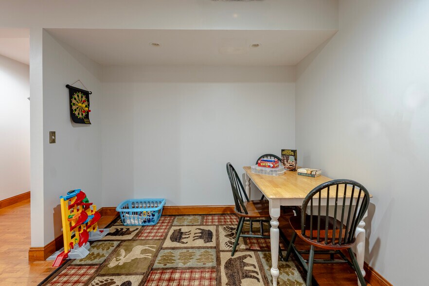 Building Photo - 386 Leroux Rd