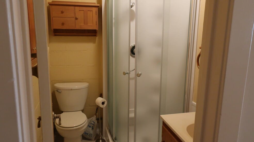 Building Photo - 610 Easy St