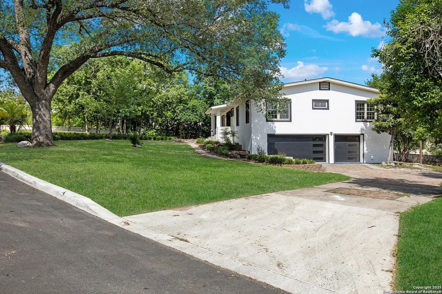 Building Photo - 123 E Brandon