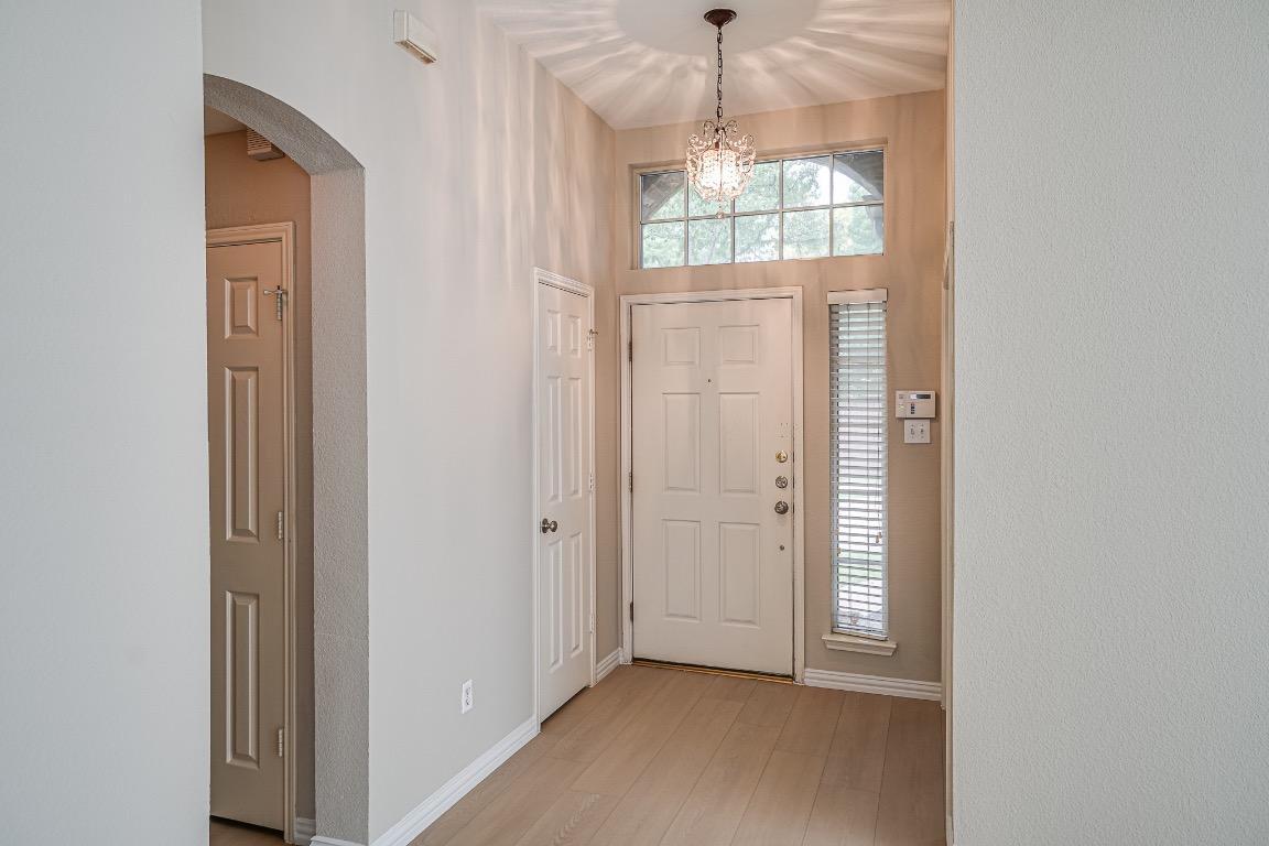 Building Photo - 9142 Crenshaw Ln