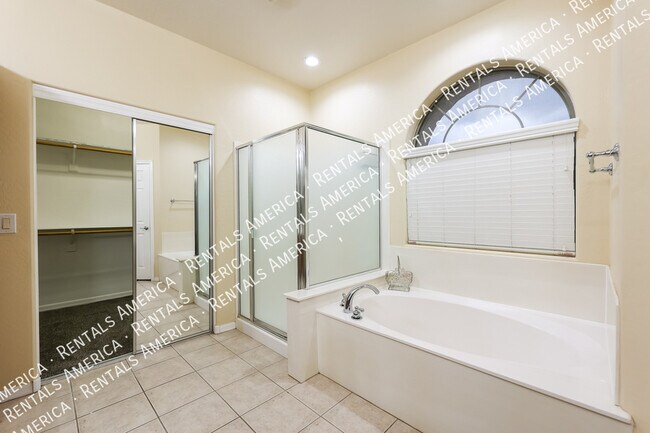Building Photo - 4337 W Powell Dr
