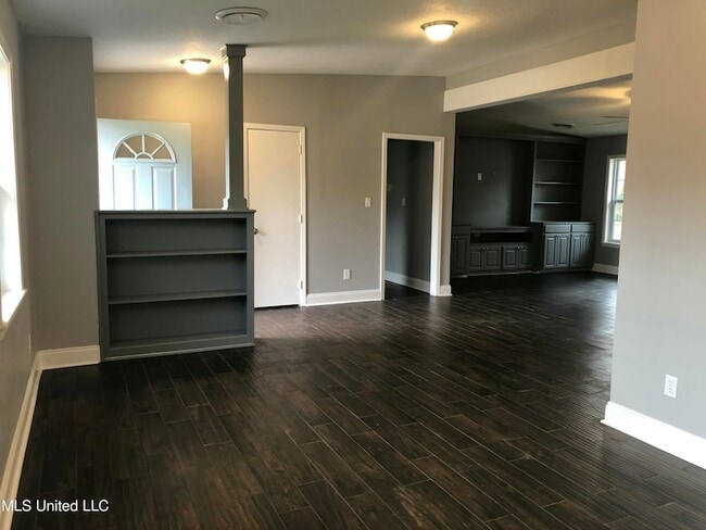Building Photo - 47 Woodgate Dr