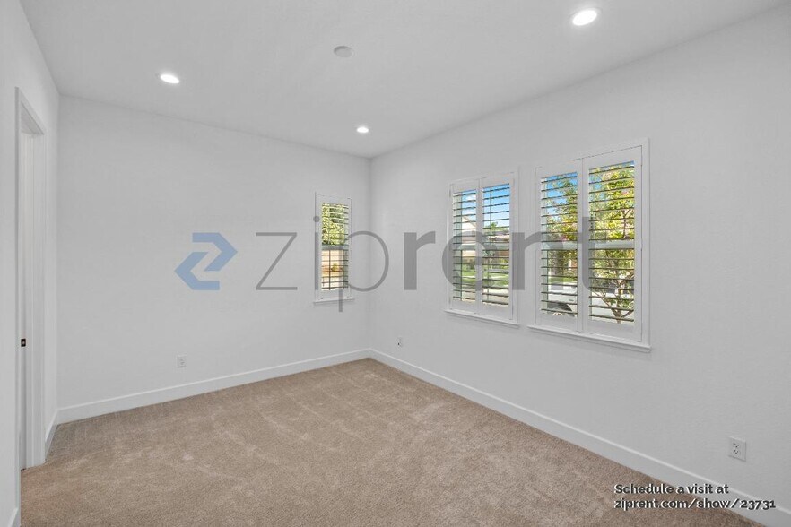 Building Photo - Unit