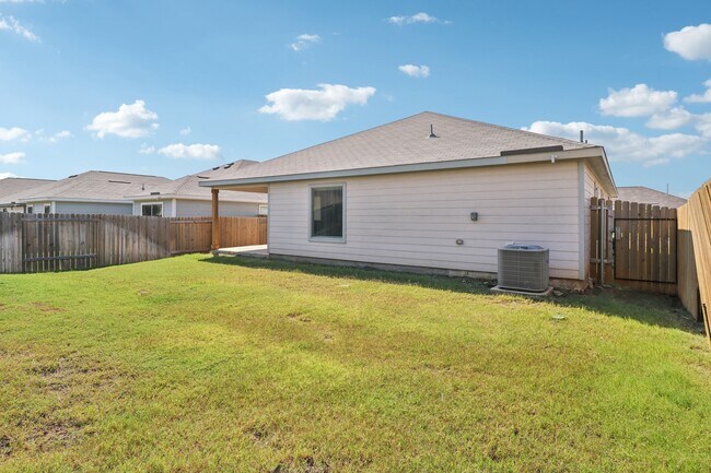 Building Photo - 3909 Crown Ct