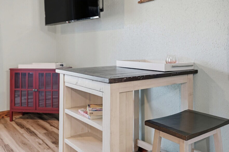 Building Photo - 8743 Thomas Dr