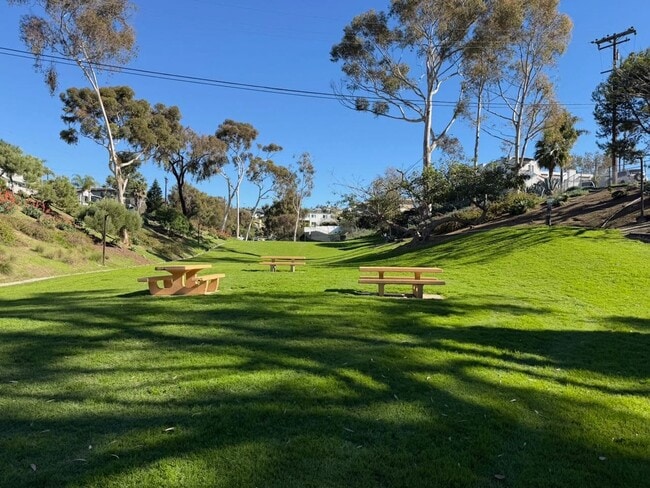 Building Photo - Chi110