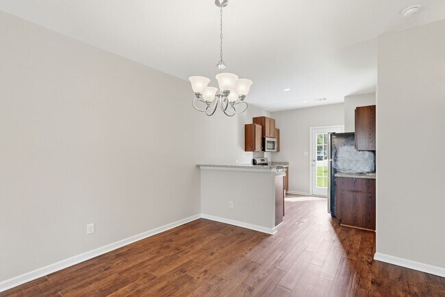 Building Photo - 401 Olde Ivey Square