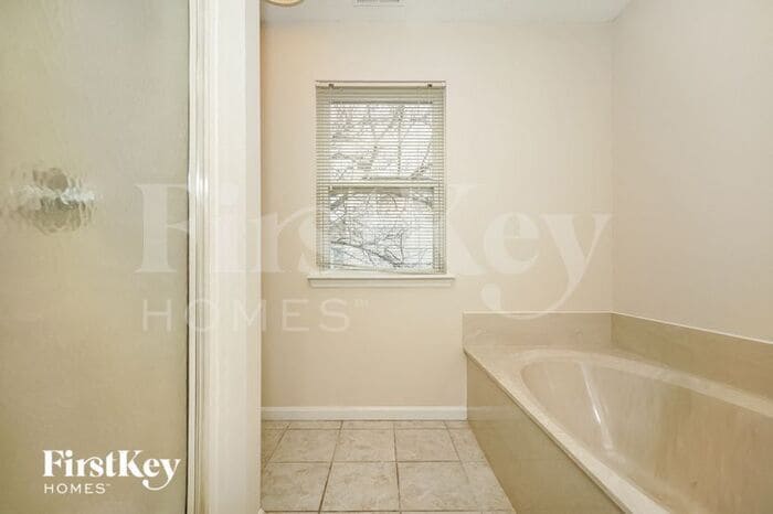 Building Photo - 5289 Breakers Way