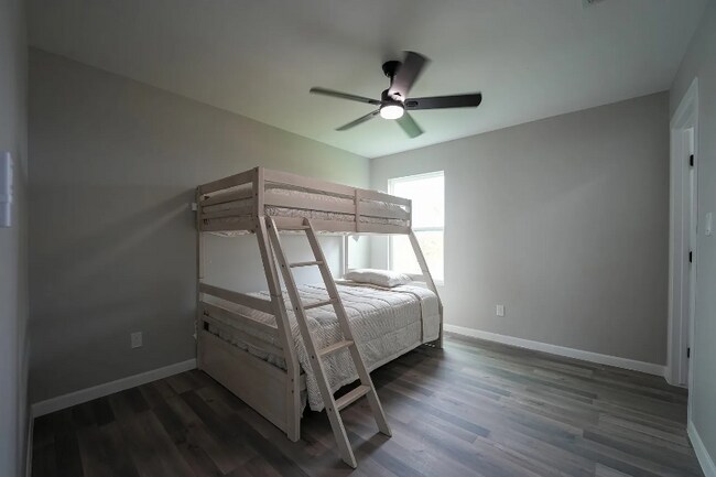 Building Photo - 905 Pleasantview Dr