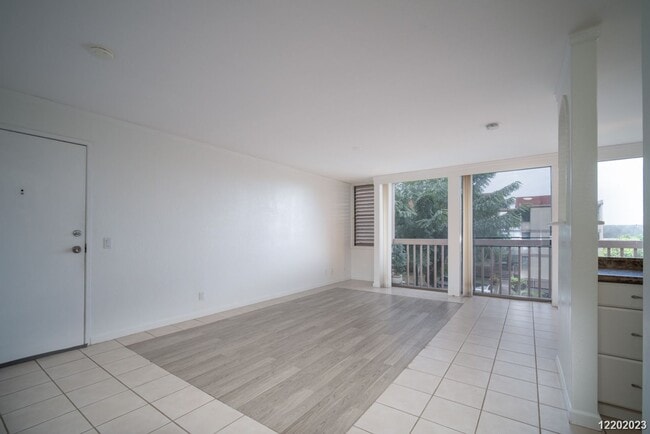 Building Photo - This 2 bedroom, 1 bathroom unit is on the 2nd story in the Makaha Valley Plantation condos. It is...