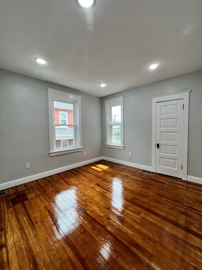 Building Photo - 25 N Poplar St