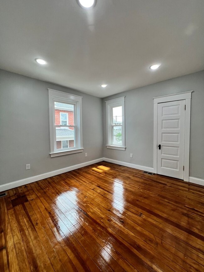 Building Photo - Fully Renovated 4 Bedroom, 2.5 Bath Home-Move In Ready